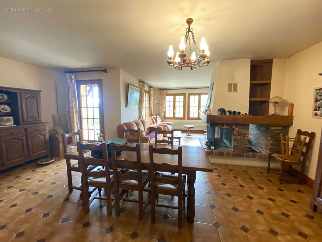 Maison à LA CHAPELLE-LA-REINE