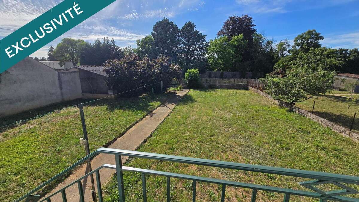 Maison 95 m² à Lussac-Les-Chateaux  - photo 3