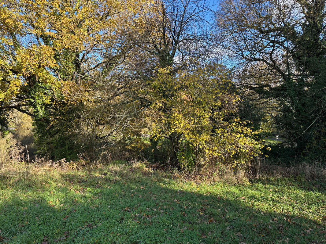 Parking à SAINT-LORMEL