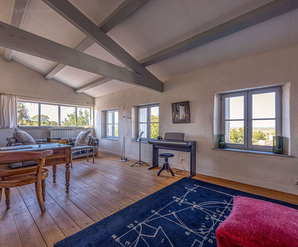 Maison à MORNAC-SUR-SEUDRE