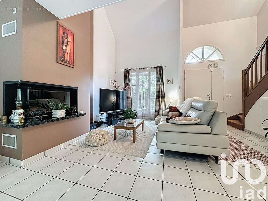 Photo 2 - Maison à OZOIR-LA-FERRIERE