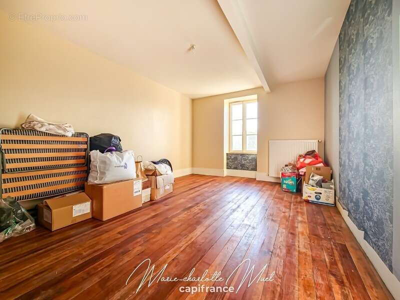 Maison à BAGE-LE-CHATEL