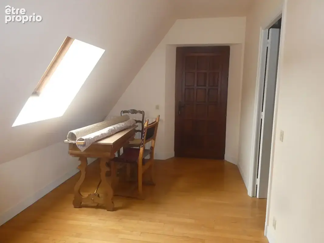 Maison Pont L Eveque 6 pièce(s), 217 m², 2761 m² - photo 11