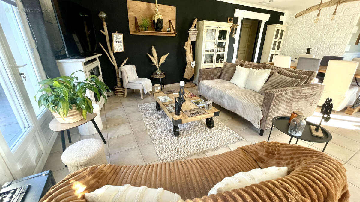 Maison à SAINT-LAURENT-DE-CARNOLS