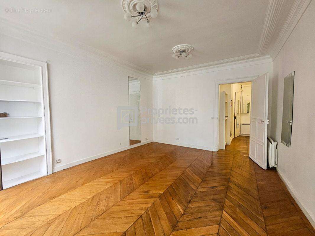 Appartement à PARIS-9E