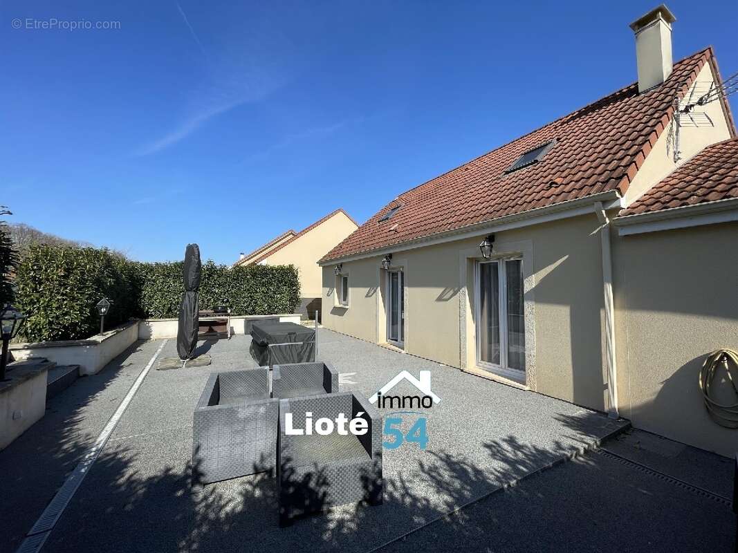 Maison à CREVECHAMPS