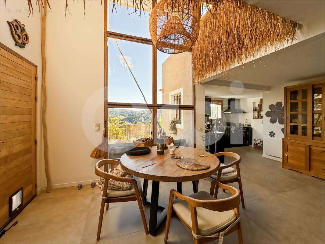 Maison à LA LONDE-LES-MAURES