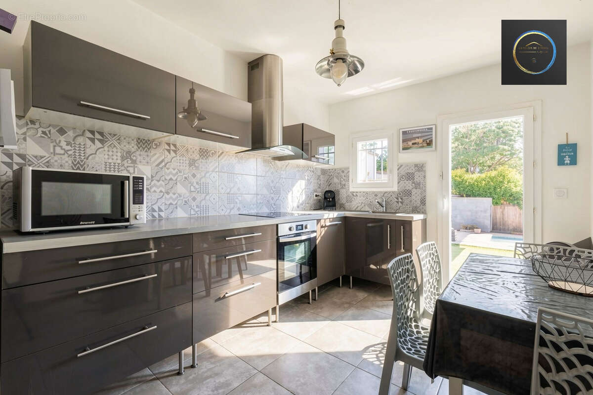 Aimargues, Maison 3 chambres dont 1 suite parentale au rdc , Garage, jardin et piscine dans impasse - photo 15