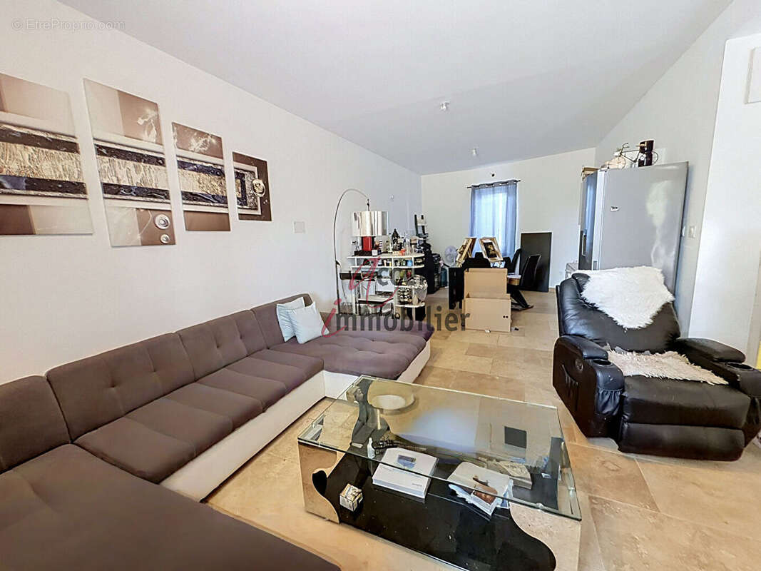 Ensemble immobilier sur 13500m² de terrain. - photo 3