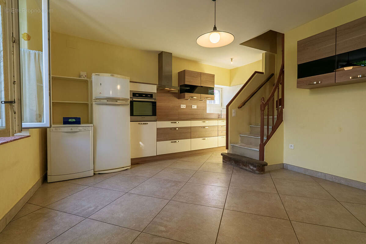 CARCASSONNE - VILLEGAILHENC  Villa T5  148m²  (113m² Hab.) avec garage et grand jardin arboré - photo 6