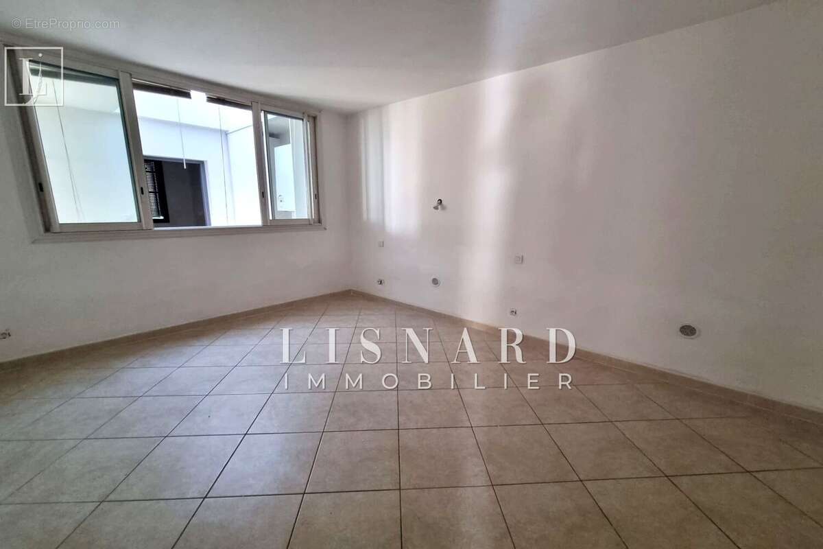 Appartement à VALLAURIS