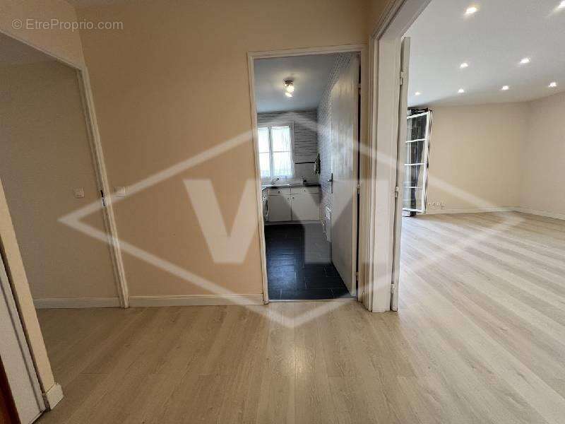 Appartement à COMBS-LA-VILLE