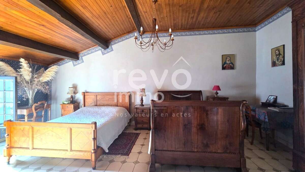 ST PARGOIRE : Maison de village avec garage, loggia de 20 m², 3 chambres, excellente restauration - photo 7