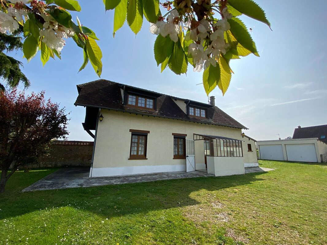 Maison à DAMVILLE