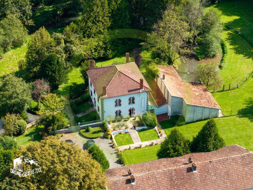 Maison à LACROIX-SUR-MEUSE