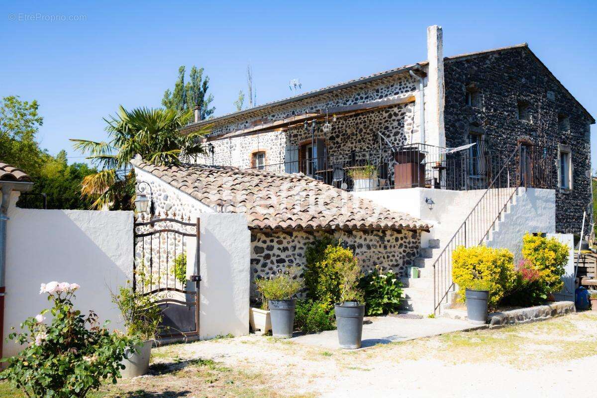Maison 608 m² à Baix  - photo 2