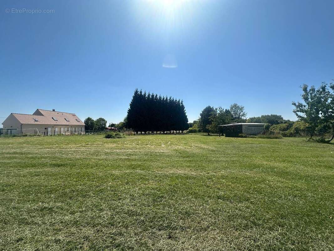 Il est bien exposé et plat - Terrain à MONTHENAULT