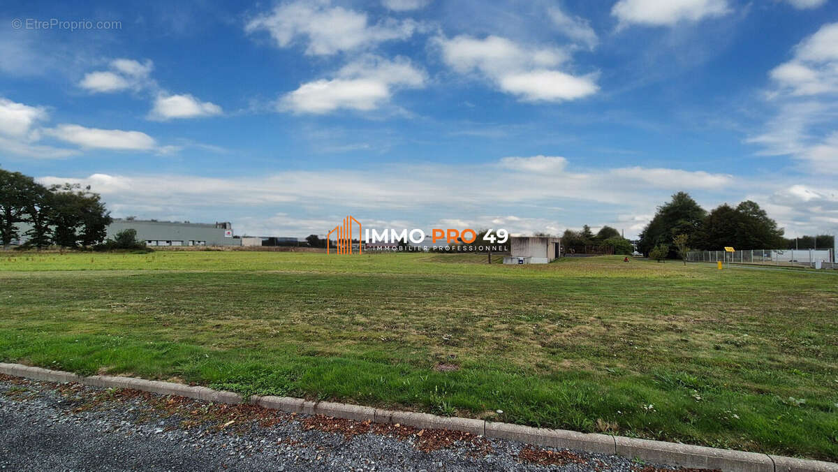 Terrain à MORTAGNE-SUR-SEVRE