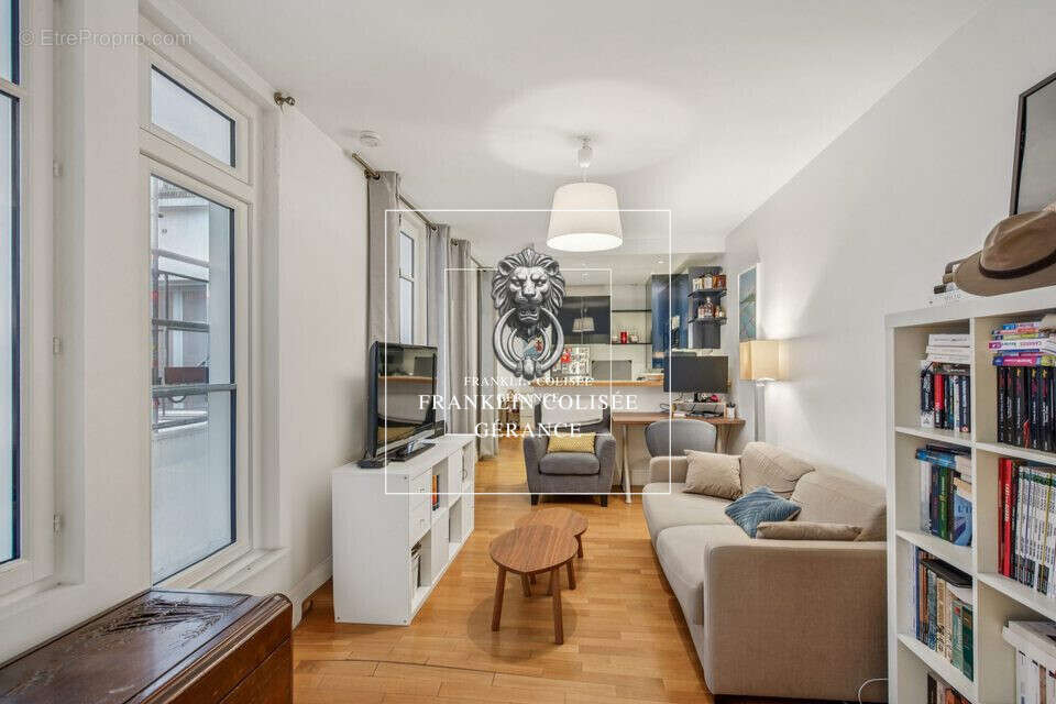 Appartement à PARIS-16E