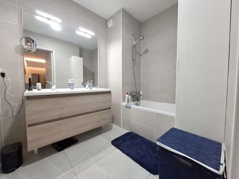 Appartement à VILLENEUVE-LOUBET