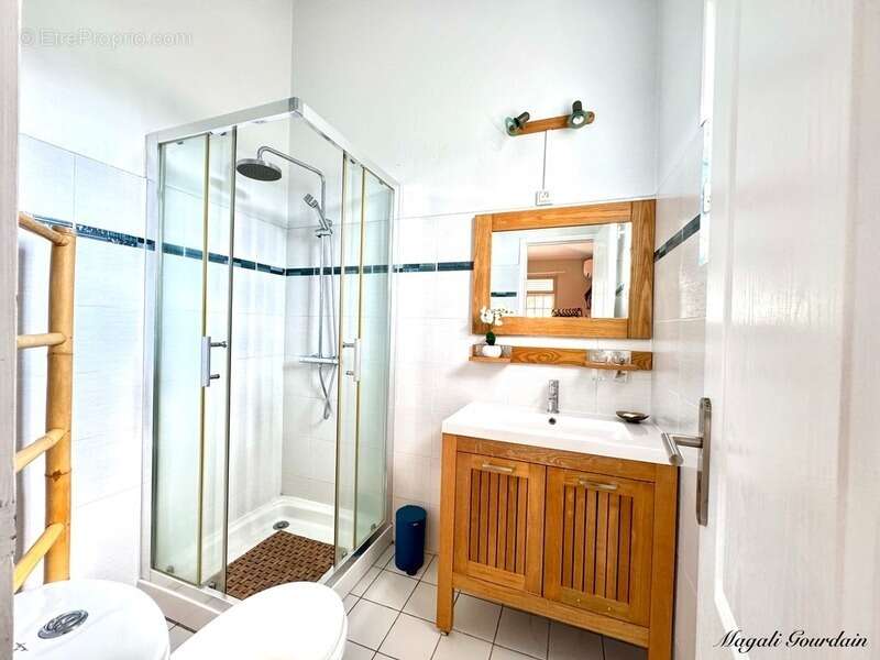 À vendre – villa de charme avec piscine & annexes – saint-françois - photo 20