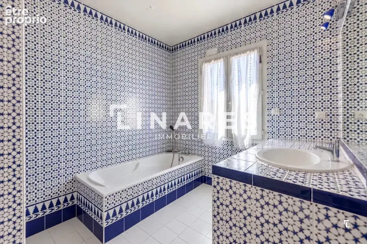 LA FAMILIALE - Maison T7 de 202m2 - Terrasses - Piscine - Garage - 13009 Sainte-Marguerite - photo 11