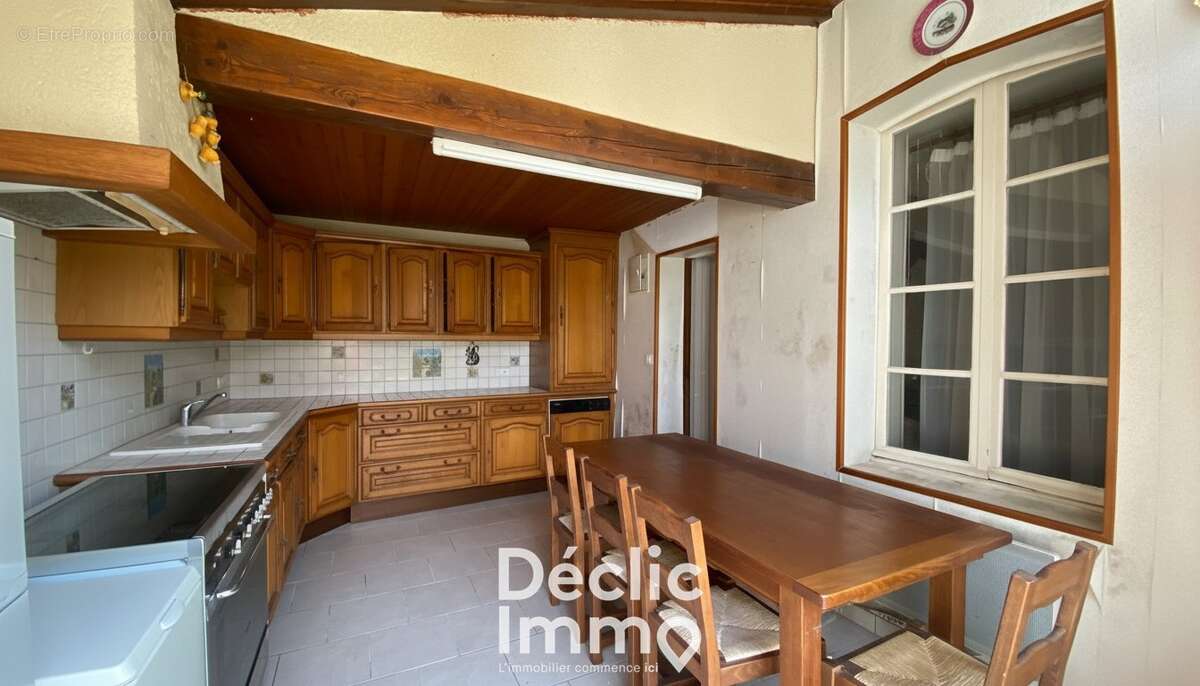 Maison à SAINT-MEME-LES-CARRIERES