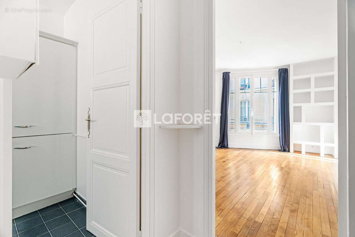 Bel immeuble - etage eleve - calme - photo 4