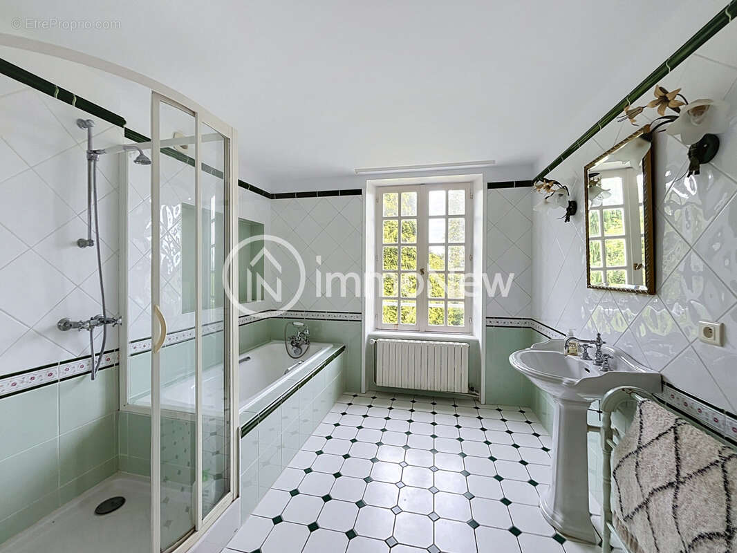 Un ancien manoir des années 1858 avec un terrain de plus de 6000m2 - photo 24