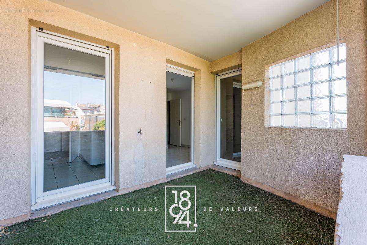 Appartement  type 3  61 m2  Garage  Ascenceur  terrasse 7m2 - photo 5