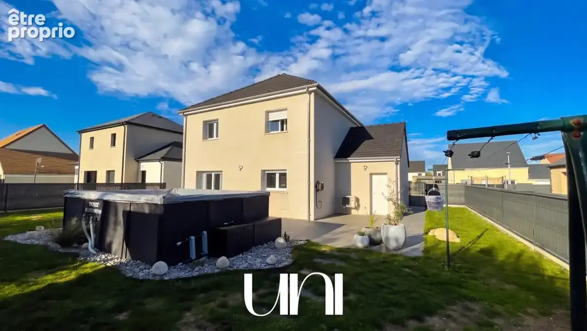 Maison de 5 pièces de 114m2 avec garage - BELLENGREVILLE - photo 1