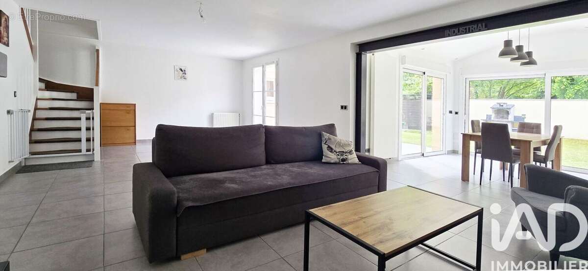 Photo 2 - Maison à BAILLY-ROMAINVILLIERS