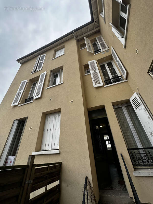 Appartement à COURBEVOIE