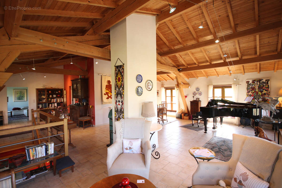 Maison à MONTESQUIEU-VOLVESTRE