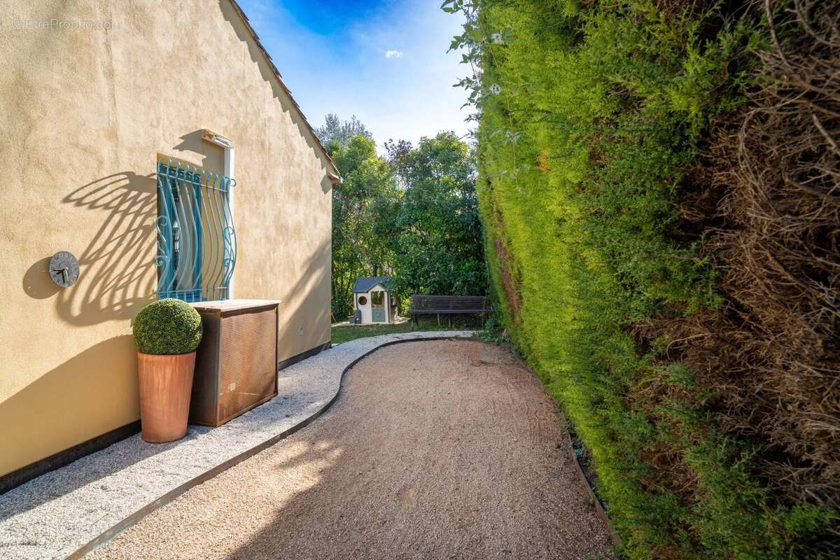 Maison à TOURRETTES-SUR-LOUP