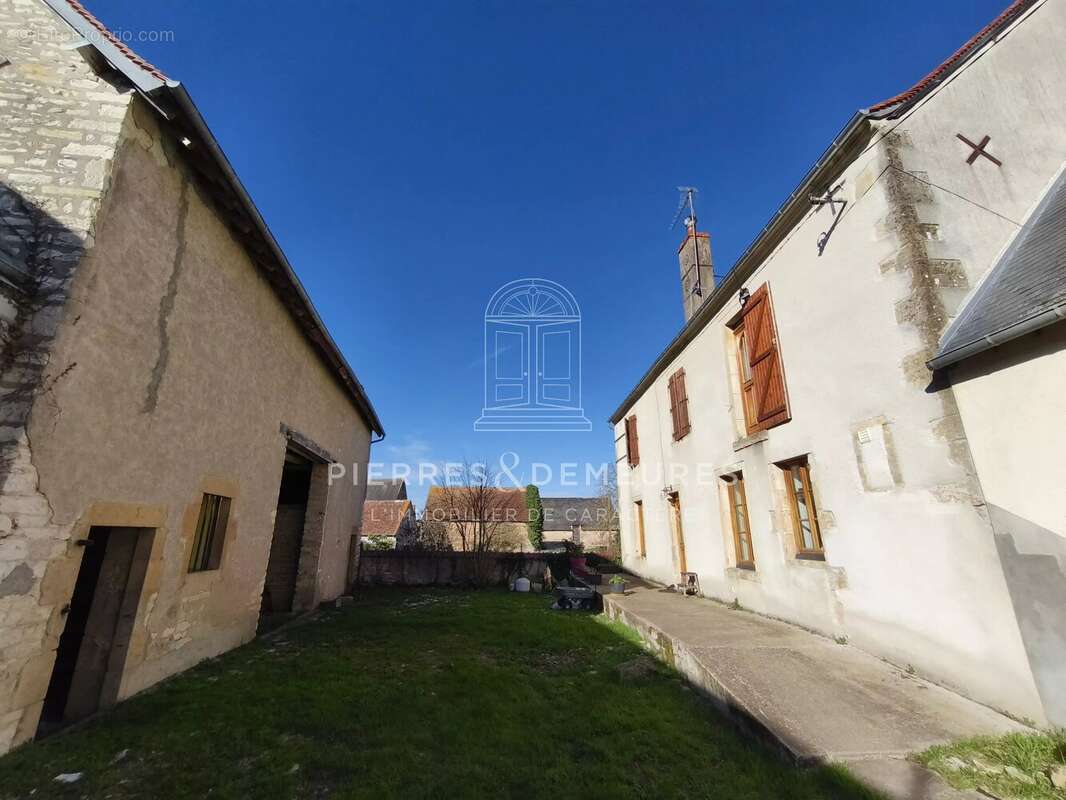 Maison à BENGY-SUR-CRAON