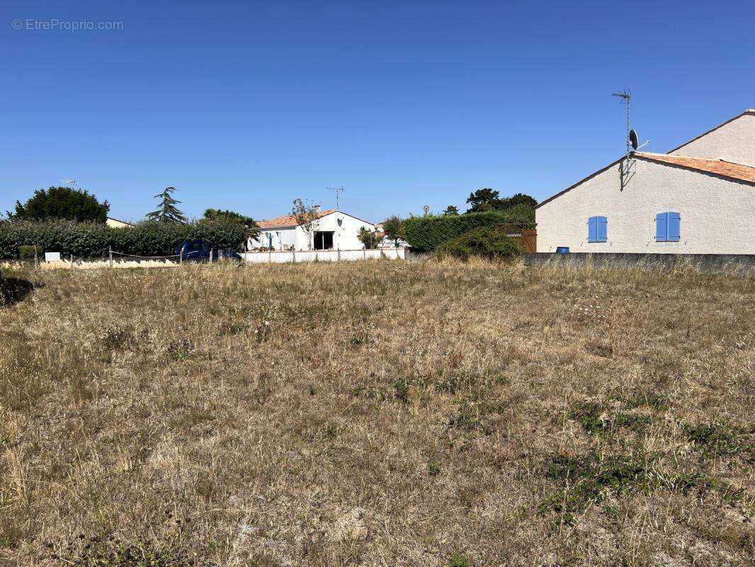 Terrain 725 m² à Longeville-Sur-Mer  - photo 3