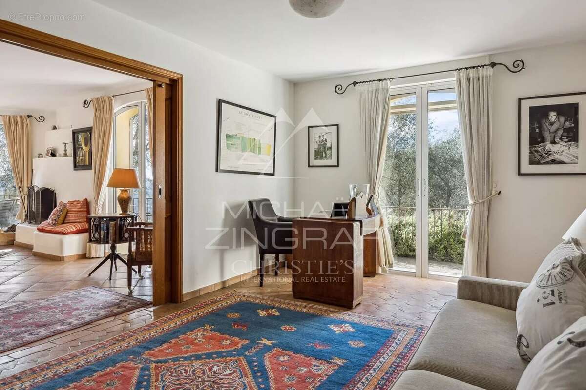 Elegante  Villa position dominante avec vue mer et oliveraie - photo 8