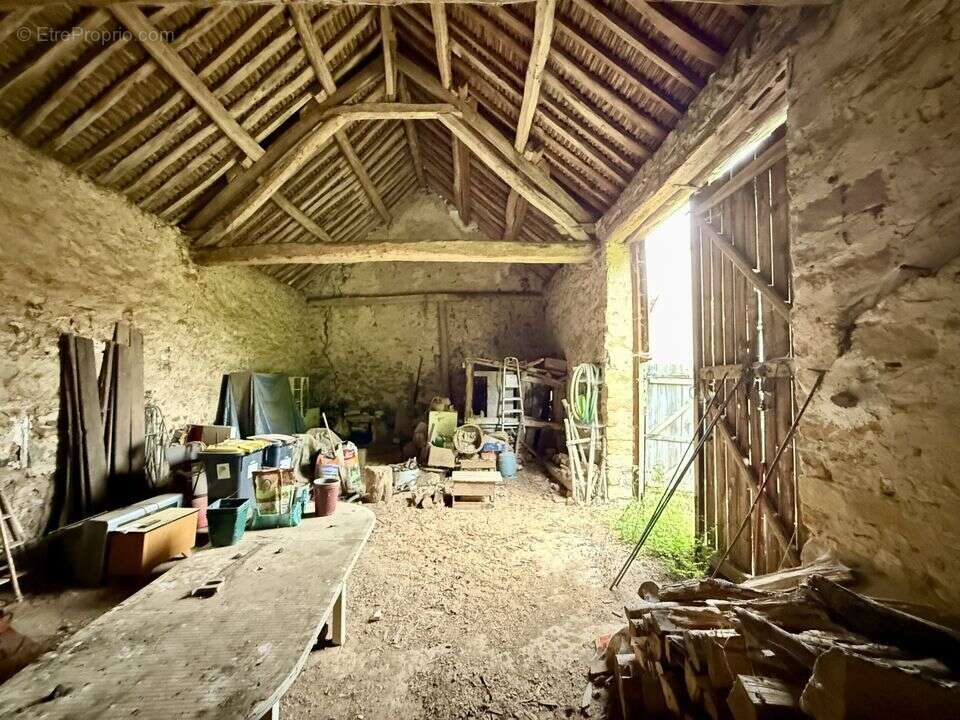 Maison ancienne avec grange et grand terrain - - photo 14