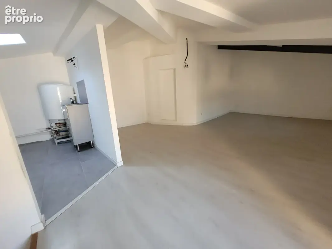 Fleury : Très agréable maison de village de type III avec 2 chambres sur 3 niveaux centre village au calme. - photo 11