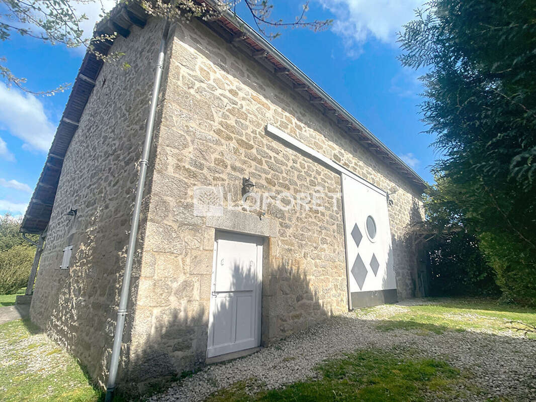 Maison à SAINT-DENIS-DES-MURS