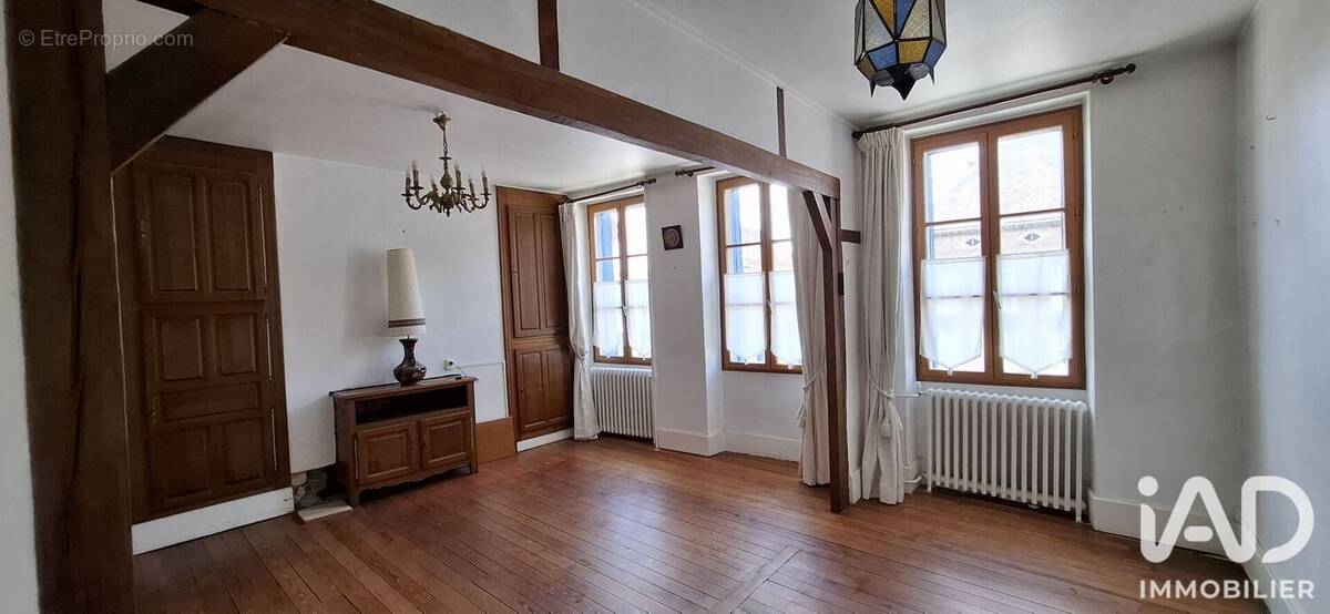 Maison 145 m² à Villeneuve-Sur-Yonne  - photo 1
