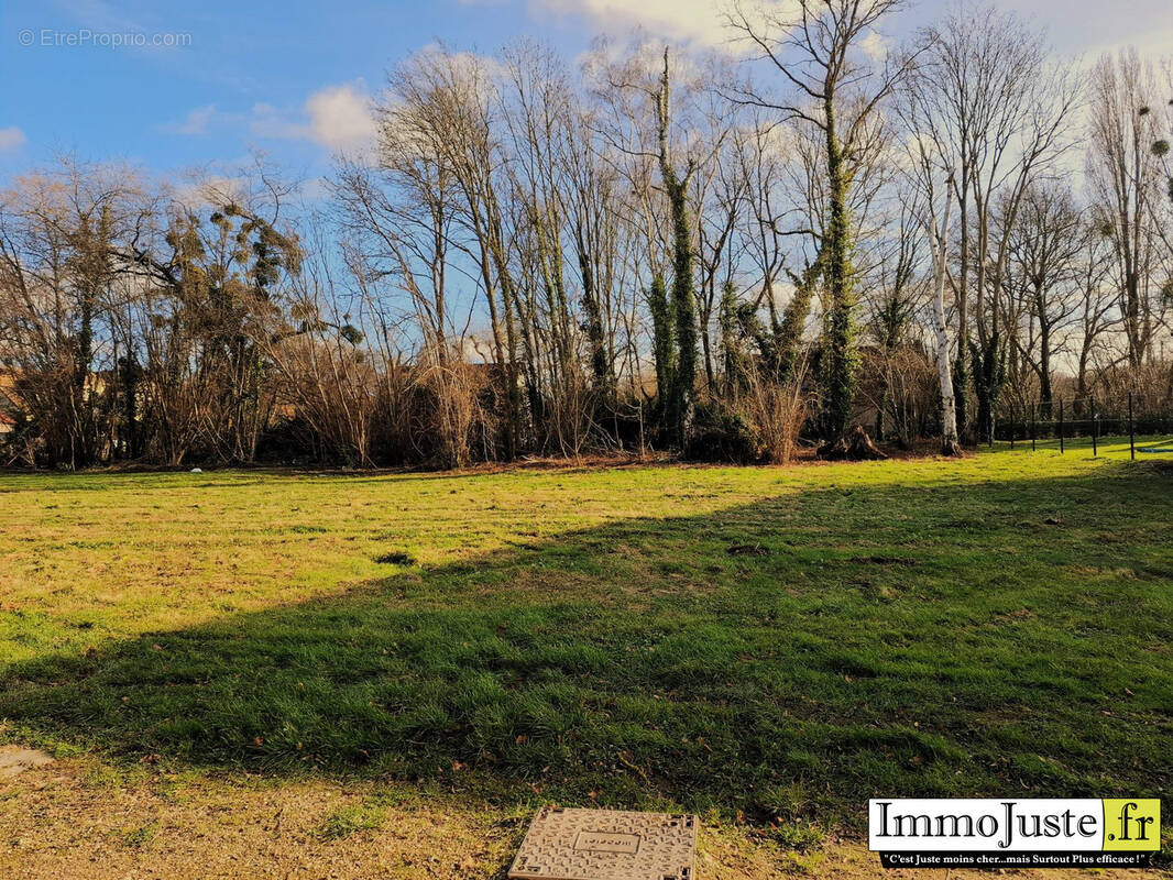 Terrain à LA BOISSIERE-ECOLE