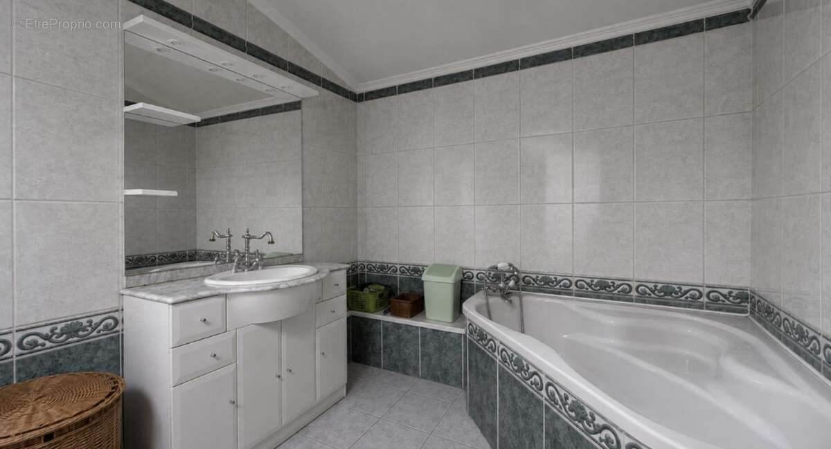 Maison 147 m² à Saint-Andeol-Le-Chateau  - photo 8