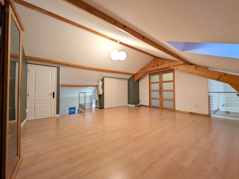 Maison à COMMELLE-VERNAY