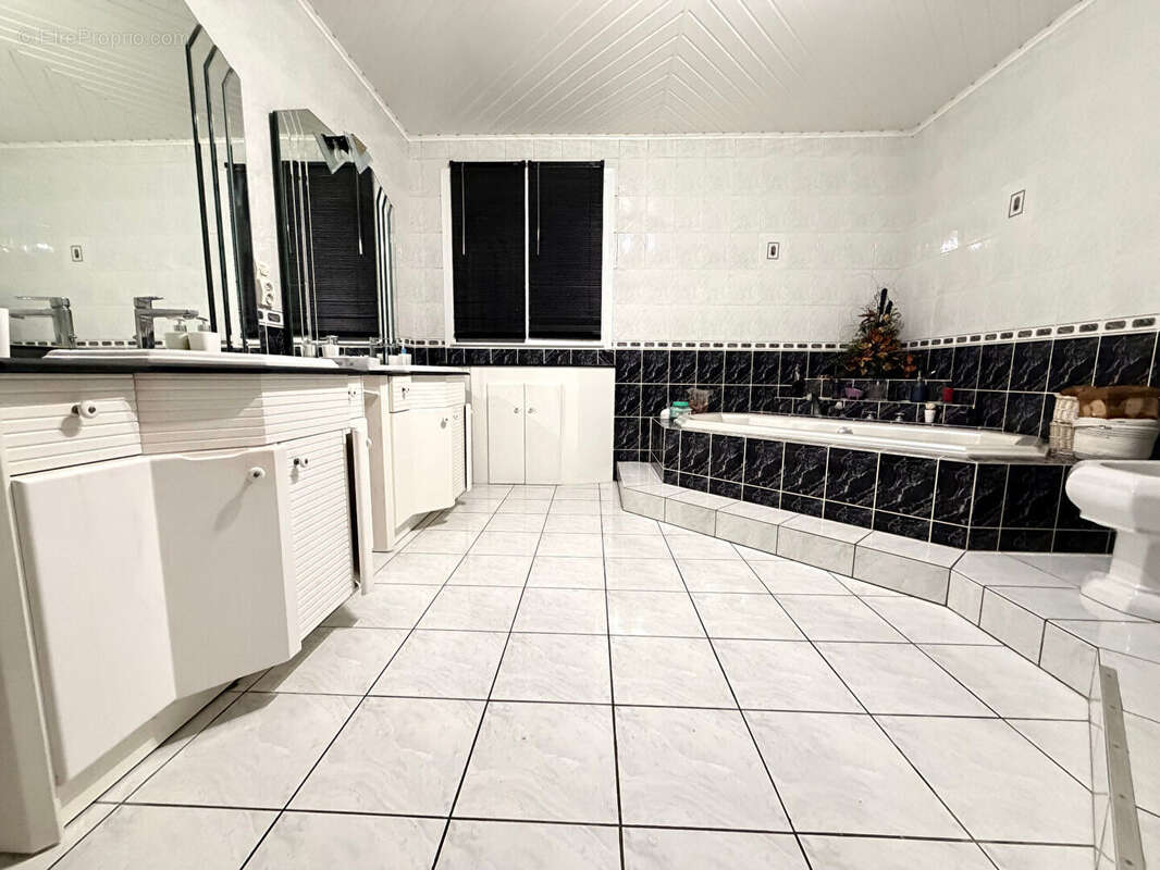 Maison à ETIVAL-LES-LE-MANS