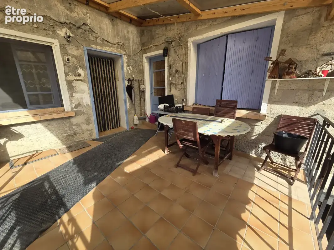Condorcet, maison ancienne, 200 m2 de dépendances, 7800m2 terrain plat attenant. - photo 11