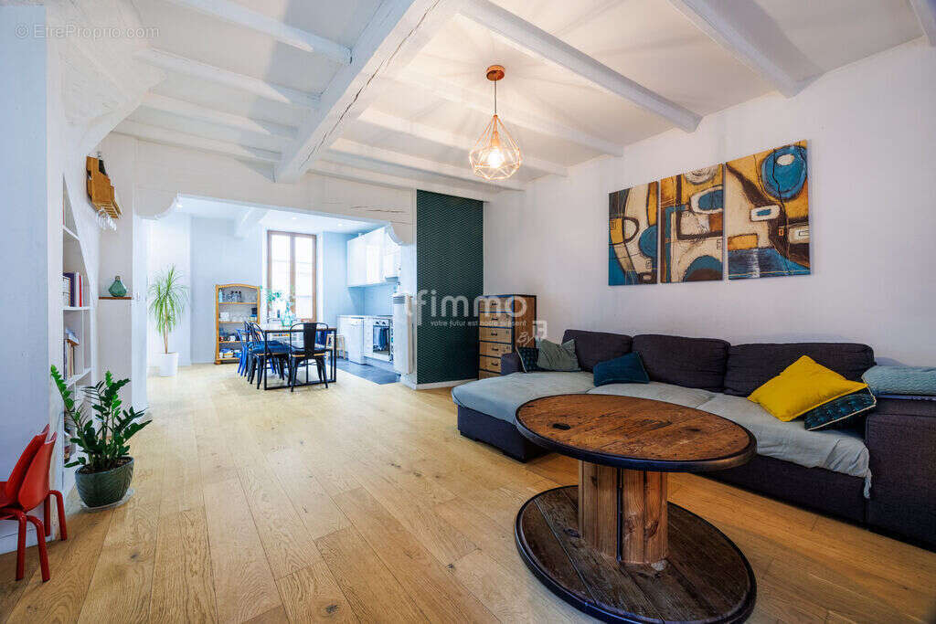 Maison à SIMIANE-COLLONGUE