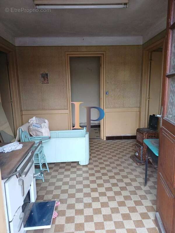 Maison à POUILLY-SOUS-CHARLIEU