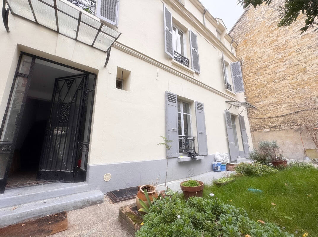 Appartement à LA GARENNE-COLOMBES